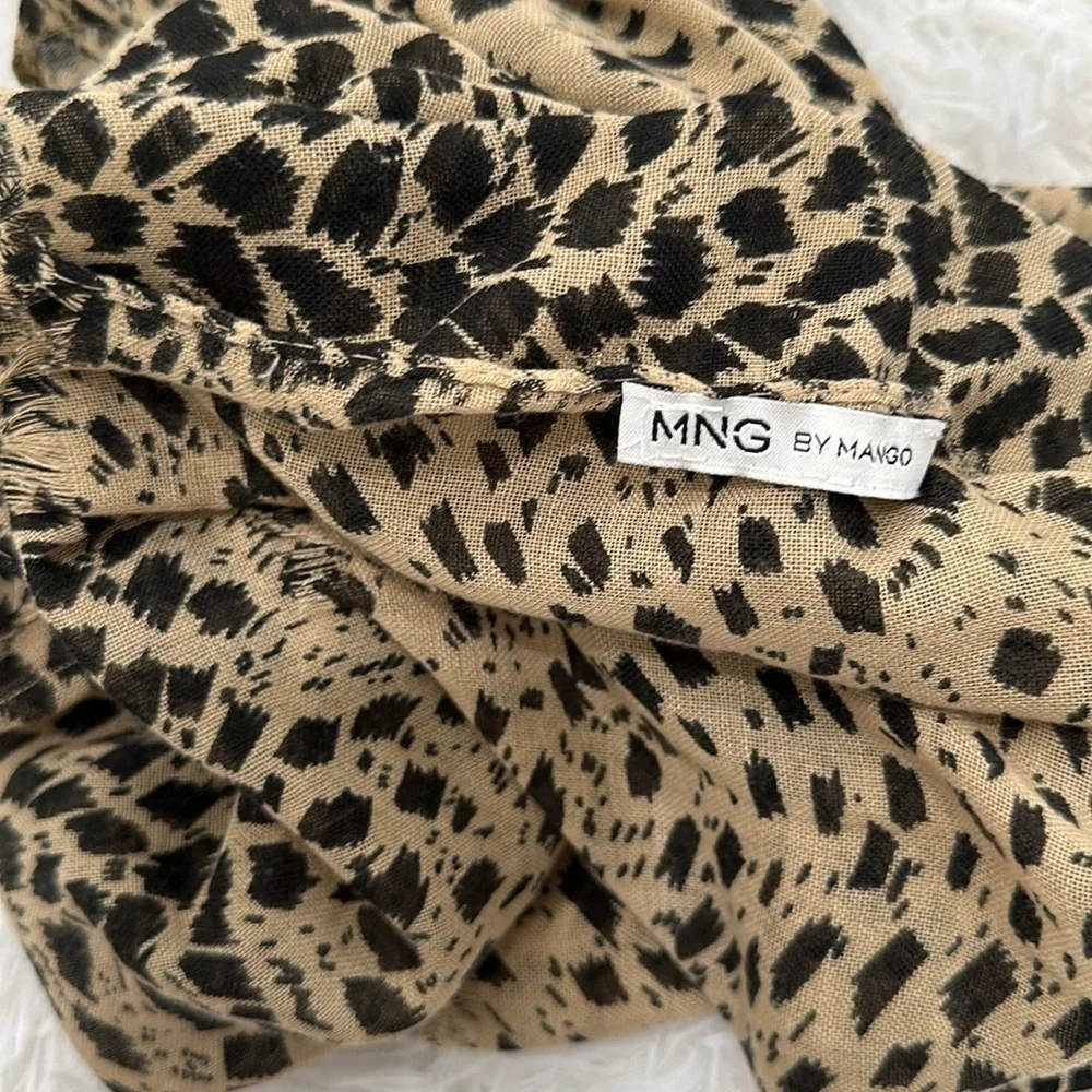 Leopard scarf
